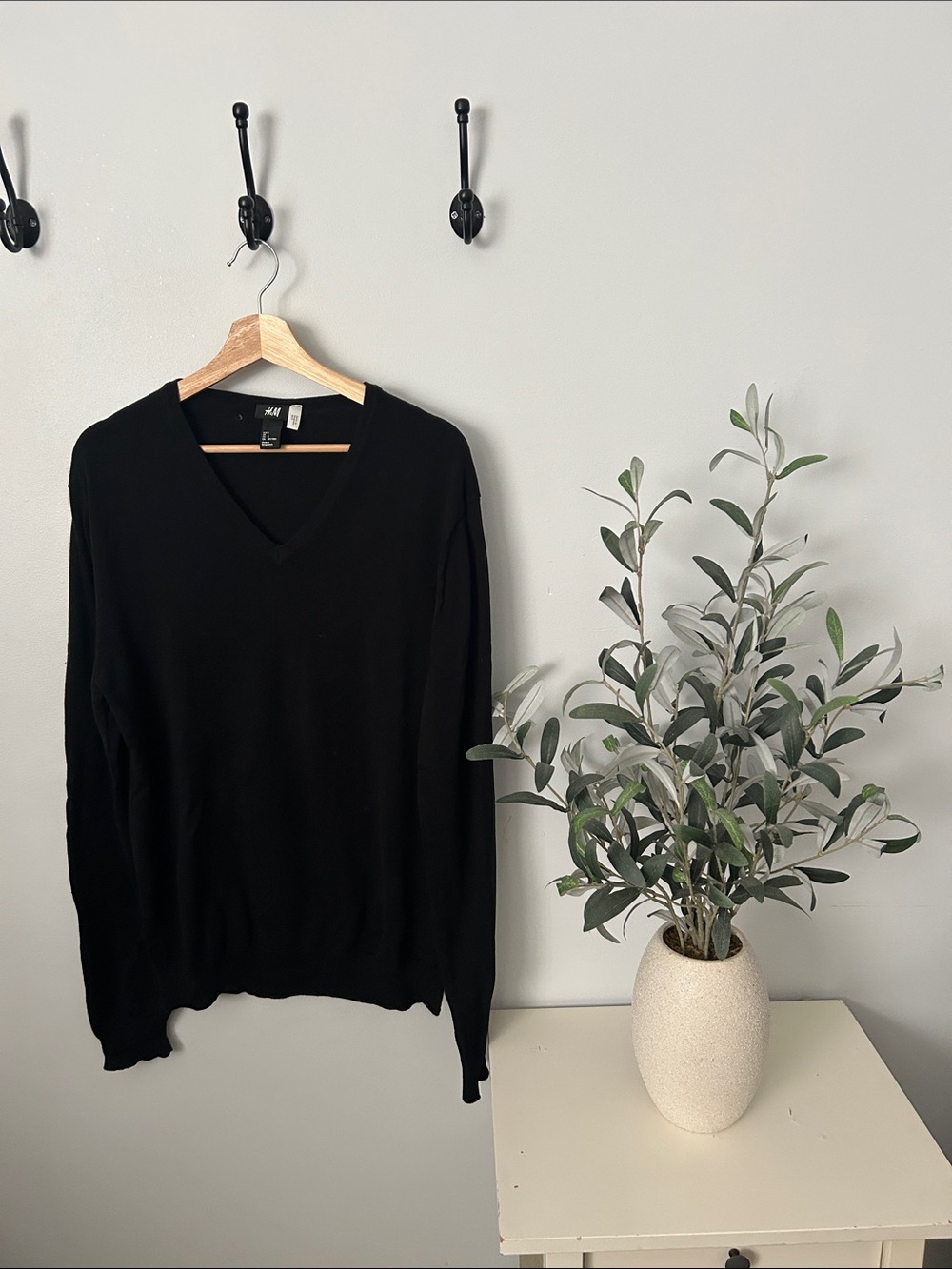 H&M Men’s Black V-Neck Lightweight Knit Sweater